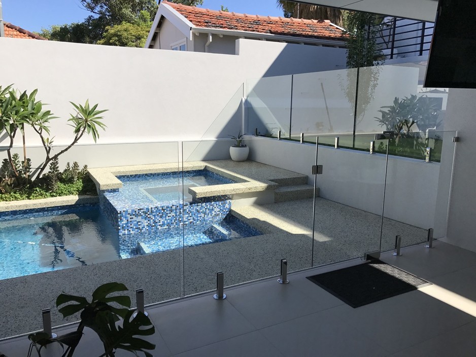 Premium Glass Pool Fencing Pic 2