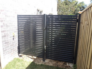 Edge Fencing Pic 5 - Aluminium slats