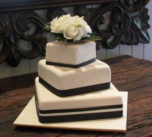 Brisbane Wedding Cakes Pic 3 - 3tiered angle square wedding cake with quilt work and fresh flowers