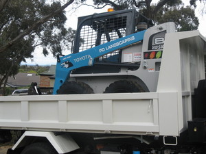 PD LANDSCAPING BOBCAT AND TIPPER HIRE SERVICES Pic 2