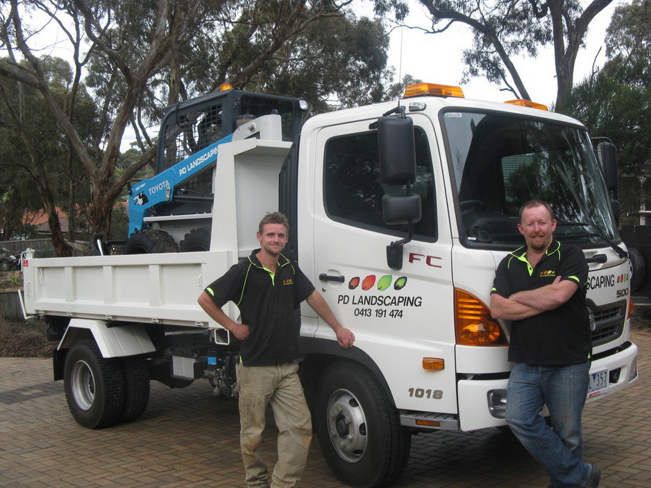 PD LANDSCAPING BOBCAT AND TIPPER HIRE SERVICES Pic 1