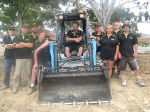 PD LANDSCAPING BOBCAT AND TIPPER HIRE SERVICES Pic 5