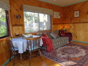 Ponderosa Bed & Breakfast Pic 5 - Comfortable Double bed settee