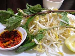 Phat Dat Restaurant Pic 2 - You get individual bean sprouts plate for your Pho