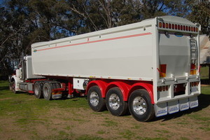 North Star Industries Pic 3 - Semi Tippers Nathalia VIC