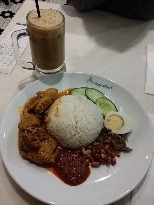 PappaRich Pic 1 - curry chicken nasi lemak and cold teacoffee