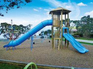 Playground Centre Pic 5