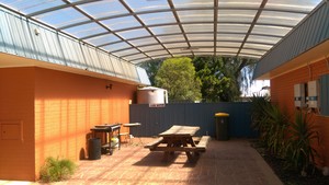 Avoca Motel Pic 3 - BBQ Area