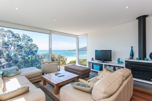 Lorne Holiday Stays Pic 2 - Lorne Holiday Stays Equinox House Main Living Area