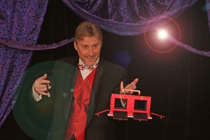 Shane King Magician Sydney Pic 2 - Corporate magic