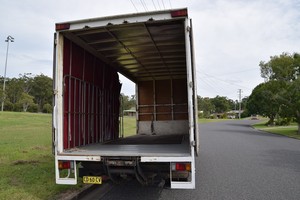 Mclaren Transport Pic 4 - 500 kg tuck away tail lift