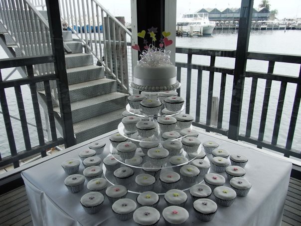 Muffin Cup Pic 1 - wedding cake and cupcakes