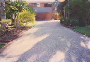 LCC Landscaping Pic 2 - pebble drive with paving surrounds