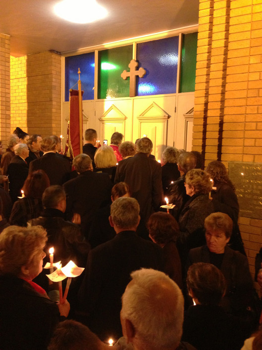 St George & Holy Mary Macedonian Orthodox Church Epping Pic 1 - Pope Luka the knocking on the door tradition for Easter Christ has risen