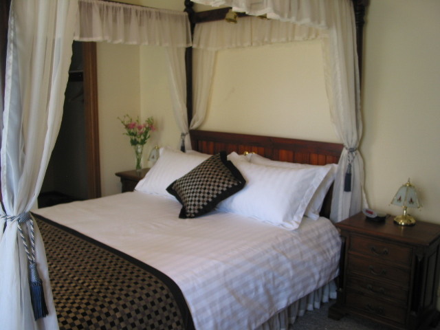 Jessica's Place Pic 1 - Bedroom 1 Queen size four poster bed with ensuite walk in robe