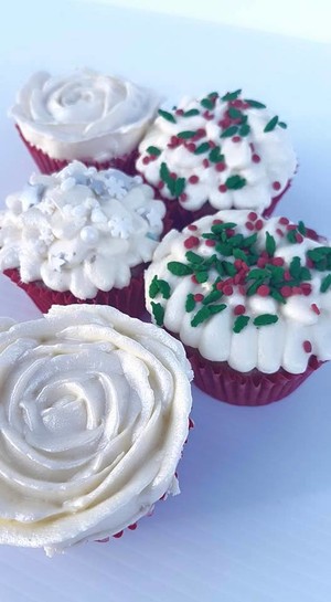 Deelish Cake Creations Pic 4 - Christmas inspired cupcakes