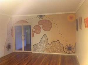 Mungo Lodge Pic 2 - The reception area wall painted by a local aboriginal artist