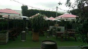 Auburn Hotel Pic 3 - Beer Garden