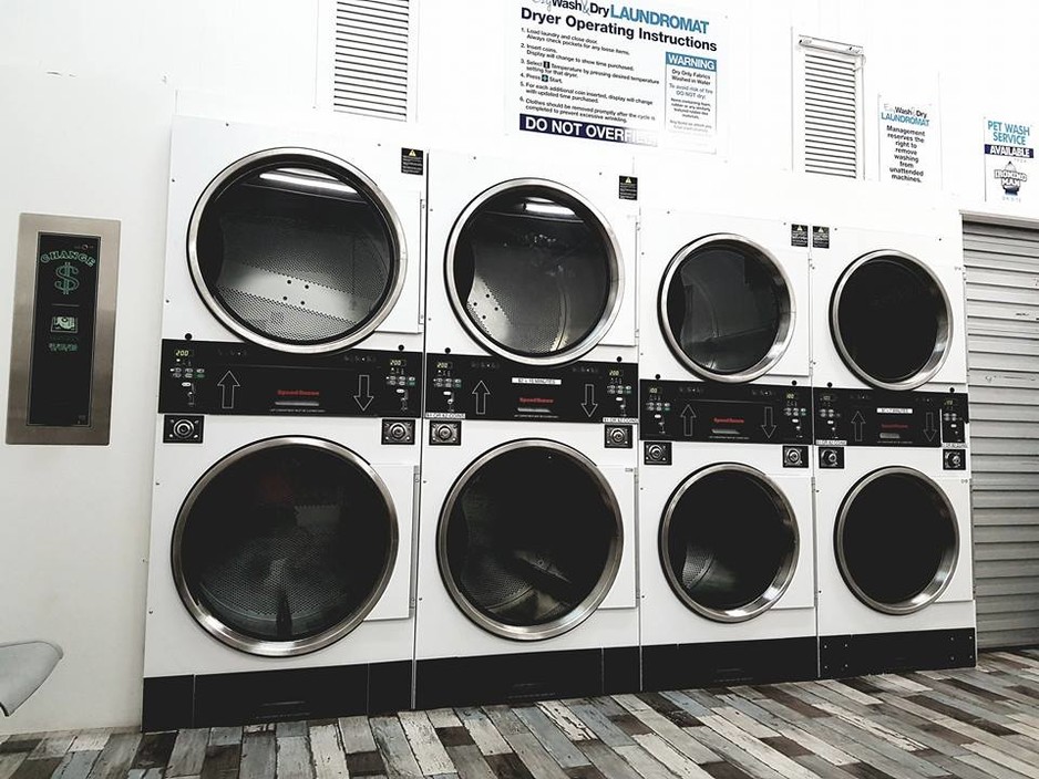 Ezy Wash & Dry Laundromat Pic 1