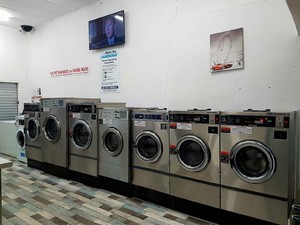 Ezy Wash & Dry Laundromat Pic 2