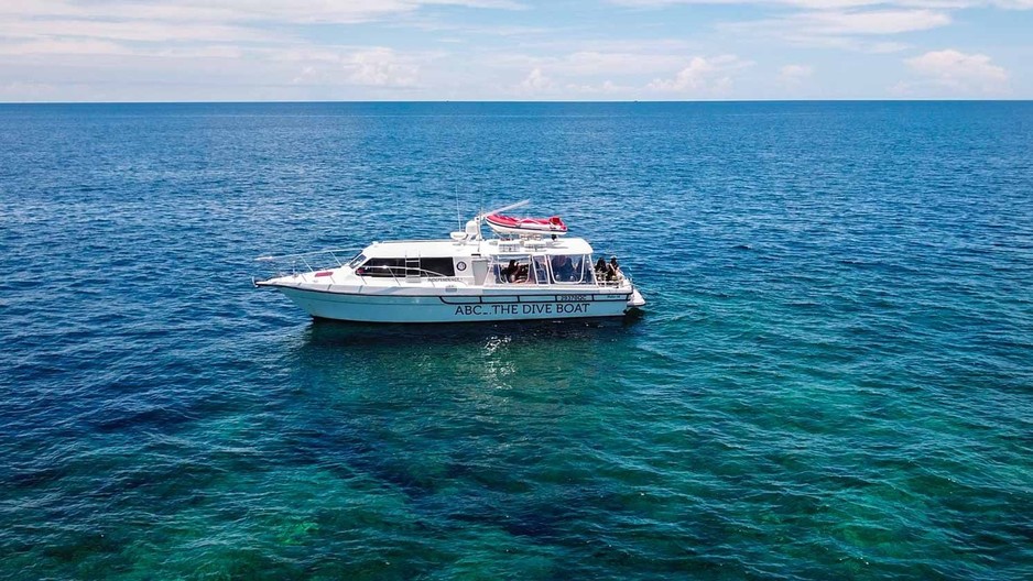 Charter Boat Port Douglas Pic 1