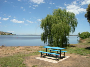 Loddon House Holiday Park Pic 3 - Cairn Curran Reservoir