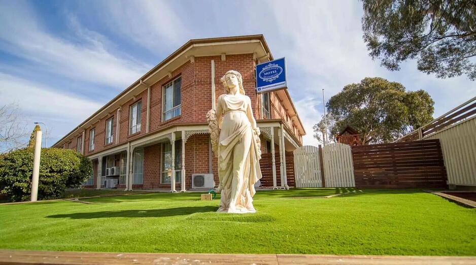 Hamilton's Queanbeyan Motel Pic 1