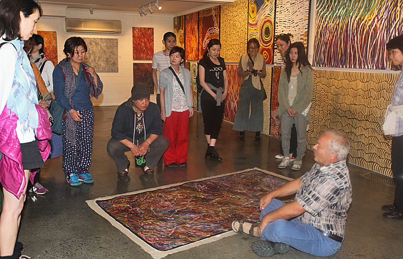 Boomerang Art - Aboriginal Art Pic 1 - Gallery visitors