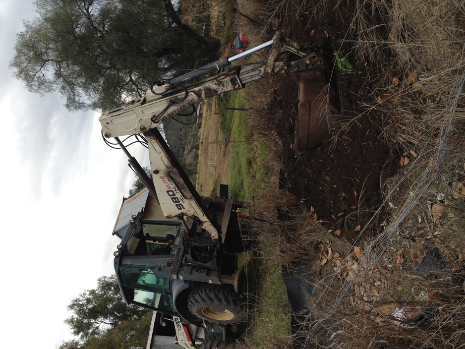 Carpenter Earthmoving and Water Cartage Pic 1