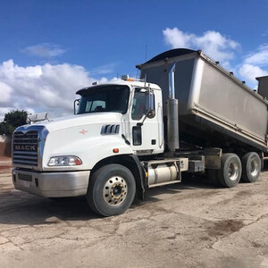 SEQ Earthmovers Pic 3 - Tipper Truck For Hire Brisbane