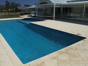 Bay Pools & Spas Pic 3