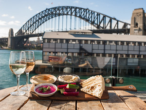 The Theatre Bar at the End of the Wharf Pic 5