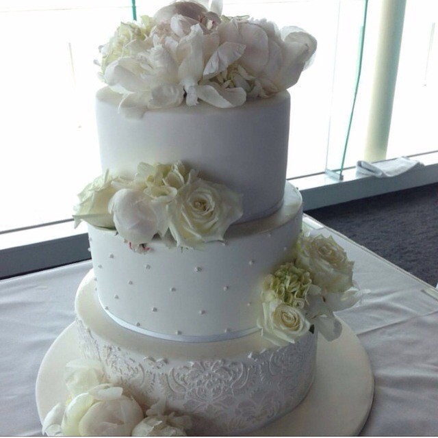 The Icing Artist Pic 1 - Wedding cakes