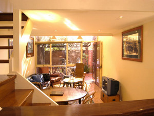 Sussex Cottage Pic 3 - dining area