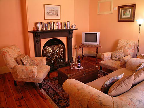 Sussex Cottage Pic 1 - lounge area