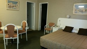 Cousins Motor Inn Pic 5 - Family Room Plus