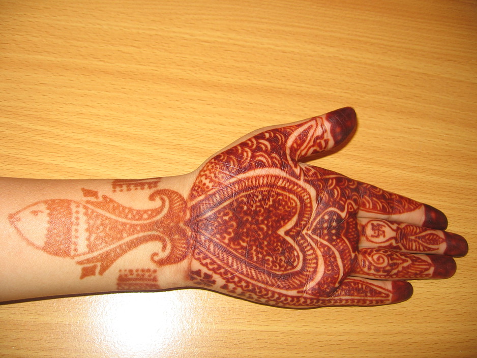 Natural Henna Pic 1 - henna stain on the palm