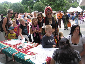 Natural Henna Pic 2 - line up at caboolture multicultural fest 08