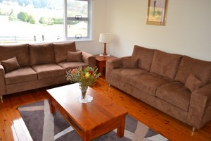 Sungrove Cottage Pic 3 - Comfortable Lounge