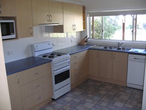 Sungrove Cottage Pic 2 - Modern Kitchen