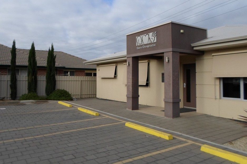 Davis Chiropractic: Kym Davis, George Hannaford & Judy Marriott Pic 1 - Reception entrance