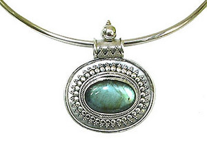 VeronicaBCreations Pic 4 - labradorite pendant