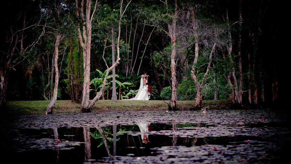 Kiss the Groom Wedding Photography Pic 1