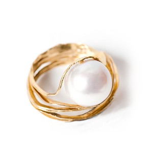 Larissa Landinez Jeweller Pic 4 - Oyster ring in 18kt yellow gold