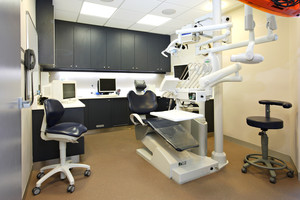 Upwey Dental Pic 3 - Complete with Zeiss operating microscope