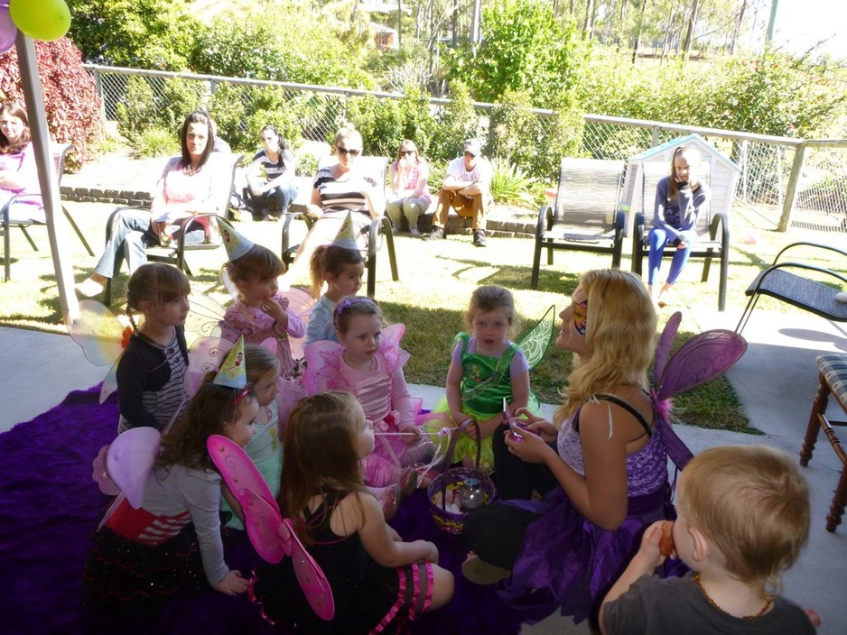 Magic Fairy Parties Pic 1 - Giving out magic wishing stones to all the boys and girls