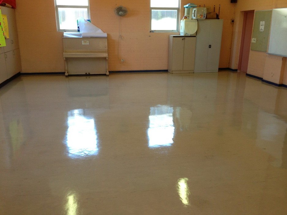 CARTER'S FLOOR CARE Pic 2 - VINYL FLOOR AFTER STRIPING AND THEN SEALED