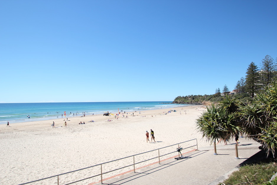 LJ Hooker Coolum Beach Pic 1