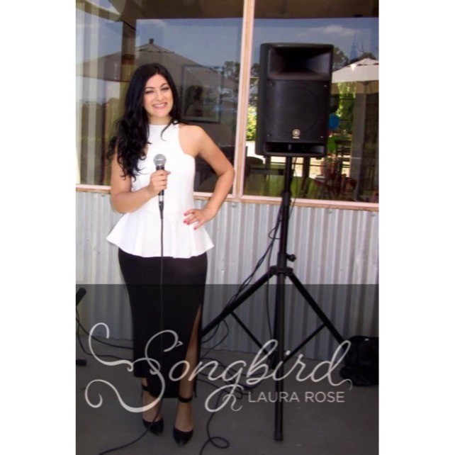 Laura Rose Songbird Pic 1 - Singing at Ripplebrook Winery