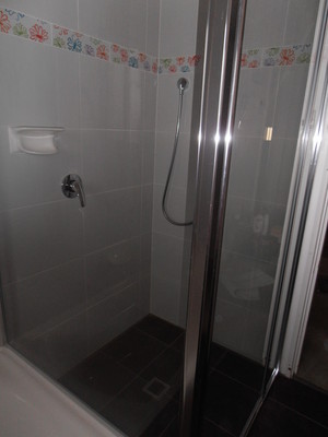 Chandlers Tiling Service Pic 3